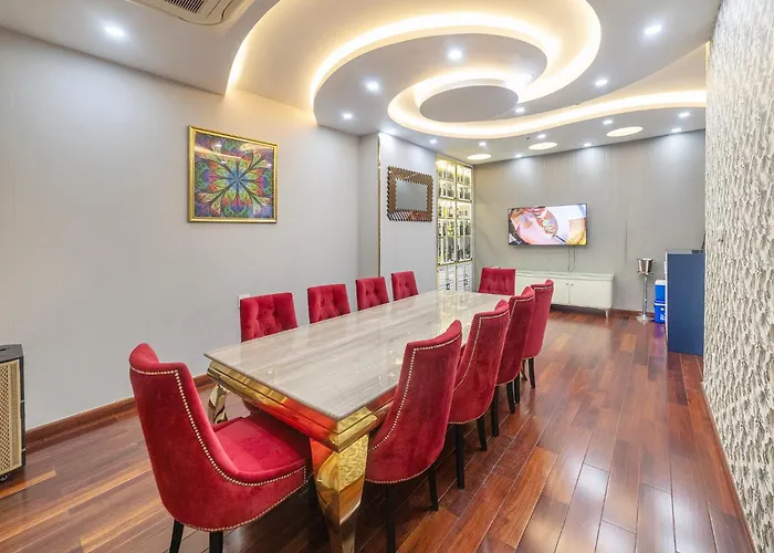 Tiffany & Restaurant Khách sạn 3*
