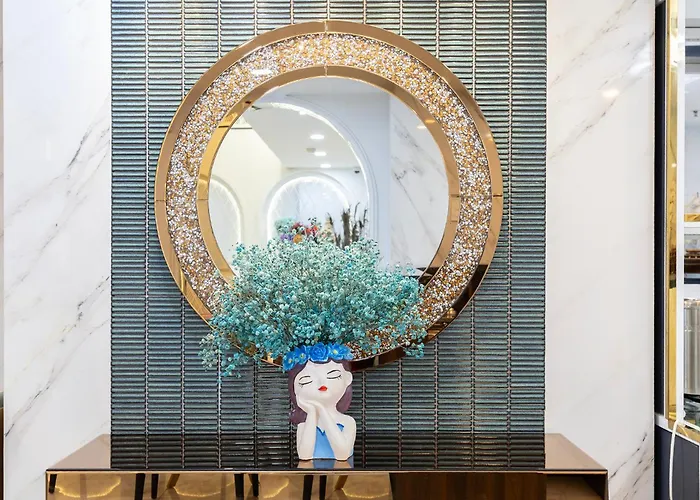 Tiffany & Restaurant 3*